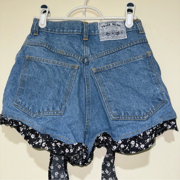 Women’s Vintage 90’s High Waisted Daisy Duke Denim Shorts Floral Detail Size 5/6 - Picture 8 of 16